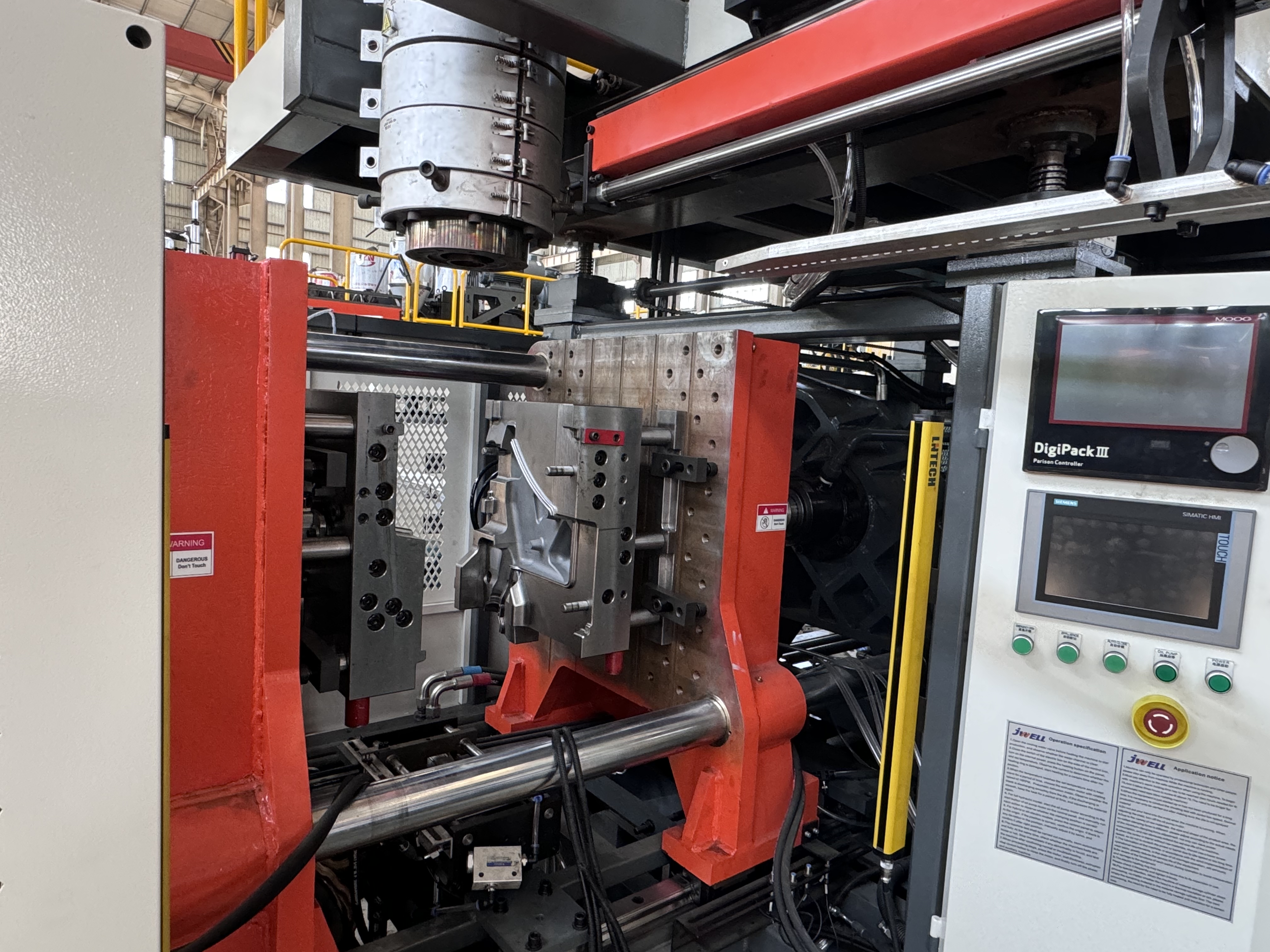 Maszyna do formowania z rozdmuchem 30L do piramidy drogowej