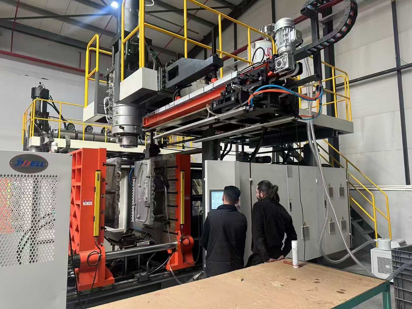 Maszyna do formowania rozdmuchowego Jwell do mebli medycznych z tworzyw sztucznych Podnóżek / zagłówek łóżka szpitalnego