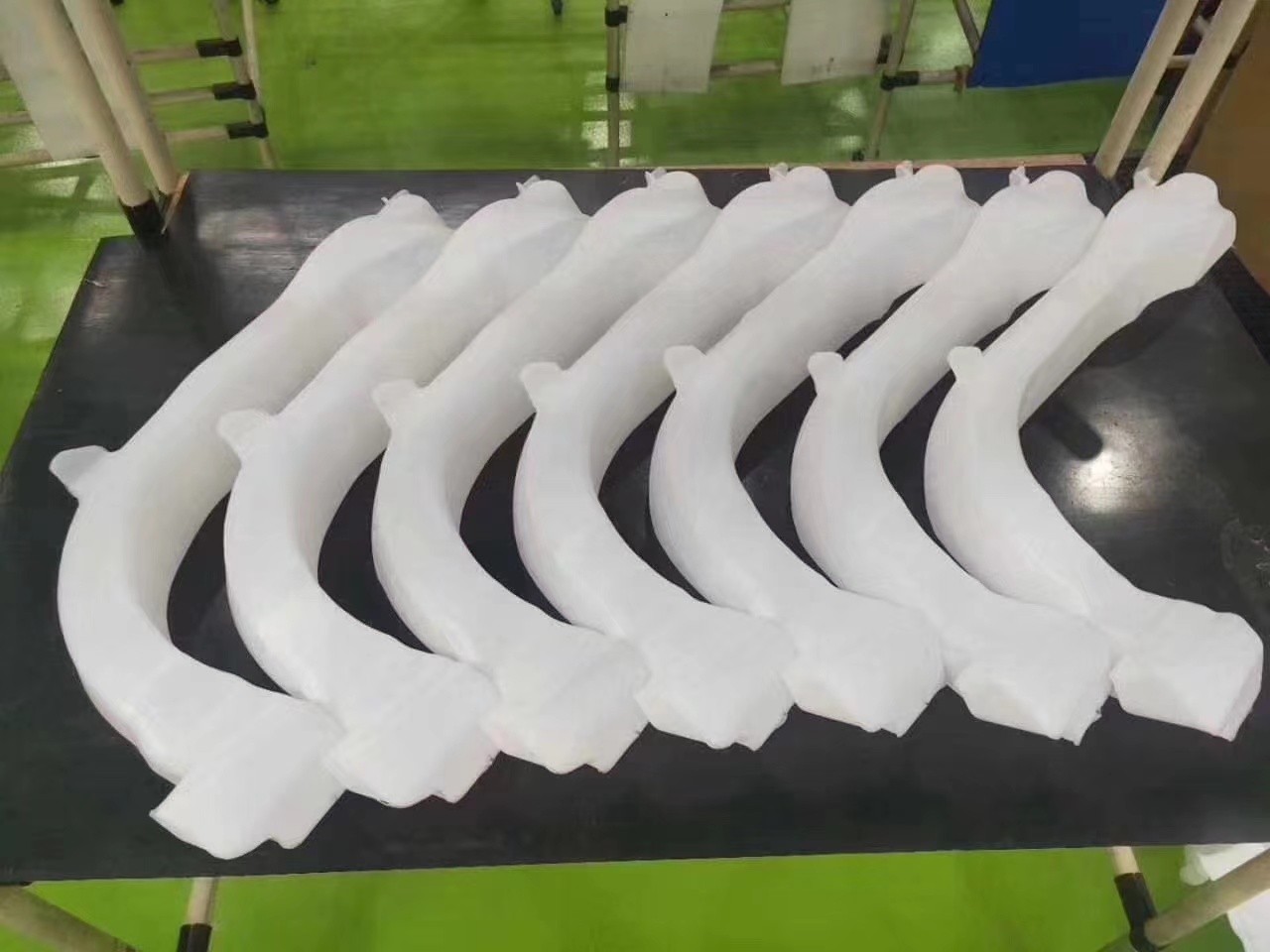 Trójwymiarowa maszyna do formowania z rozdmuchem Jwell (robot) do automatycznego przewodu powietrznego/rury wlewu oleju