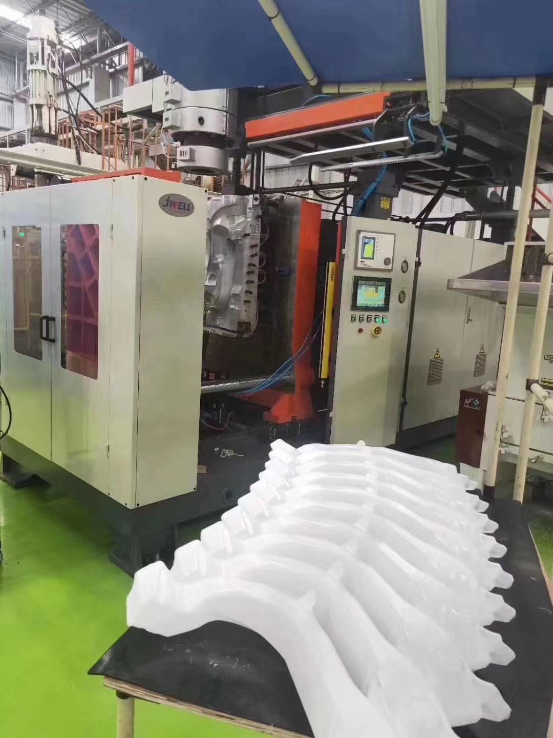 Trójwymiarowa maszyna do formowania z rozdmuchem Jwell (robot) do automatycznego przewodu powietrznego/rury wlewu oleju