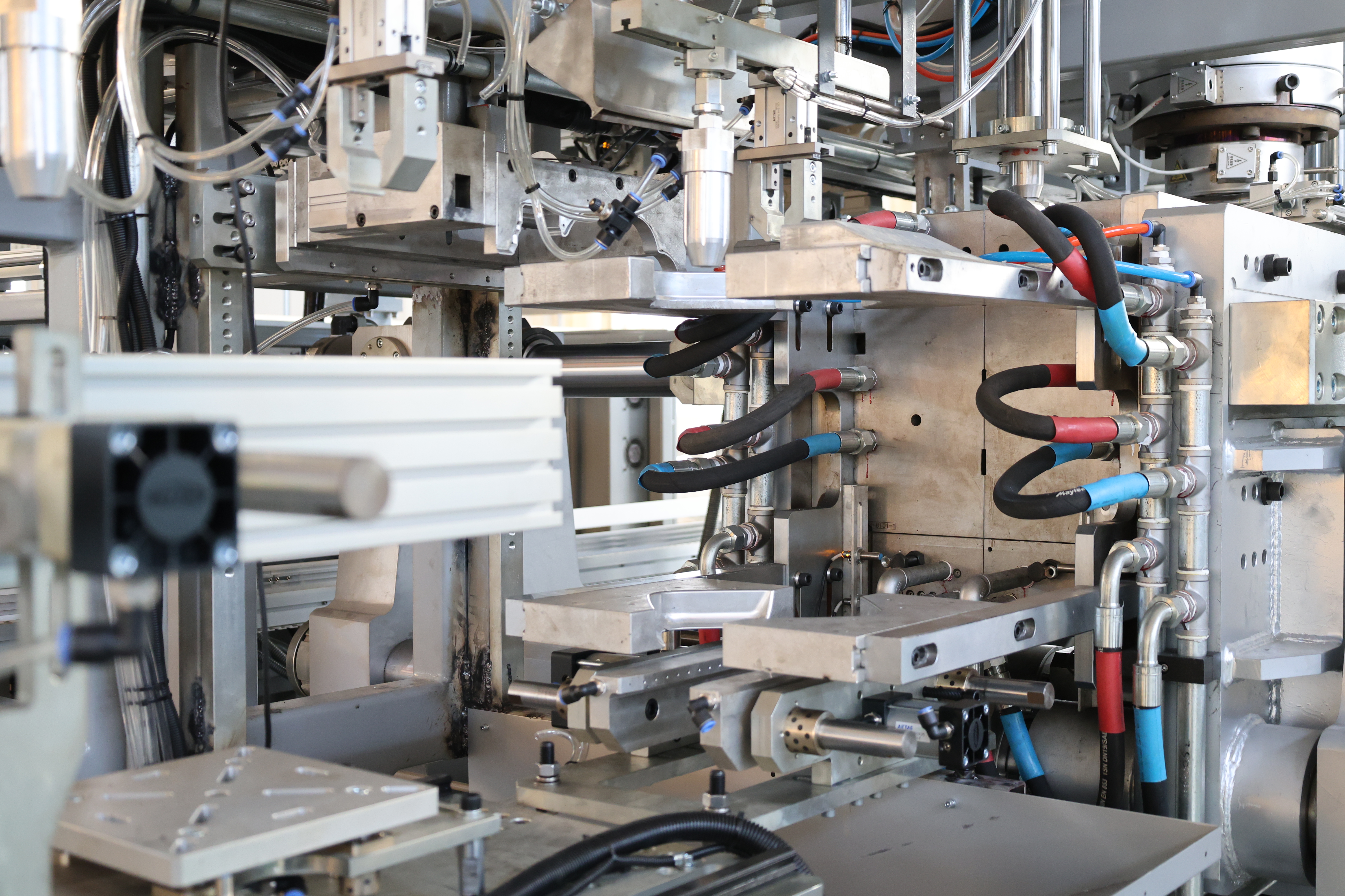 Dwustanowiskowa maszyna rozdmuchowa 30L do opakowań chemicznych 