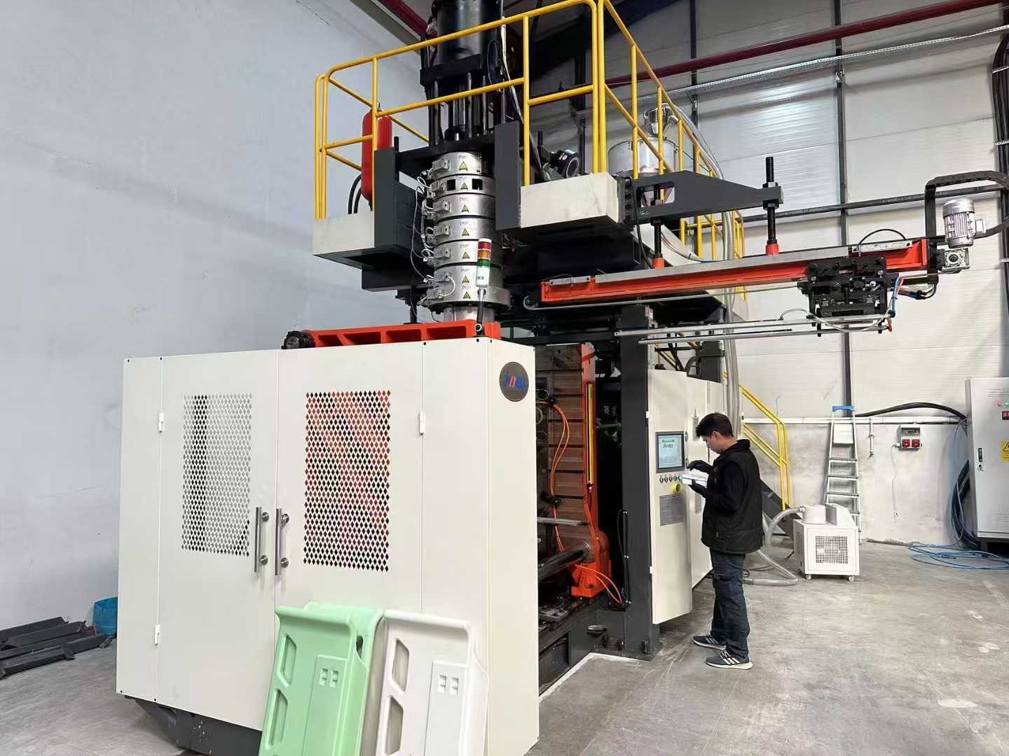 Maszyna do formowania rozdmuchowego Jwell do mebli medycznych z tworzyw sztucznych Podnóżek / zagłówek łóżka szpitalnego