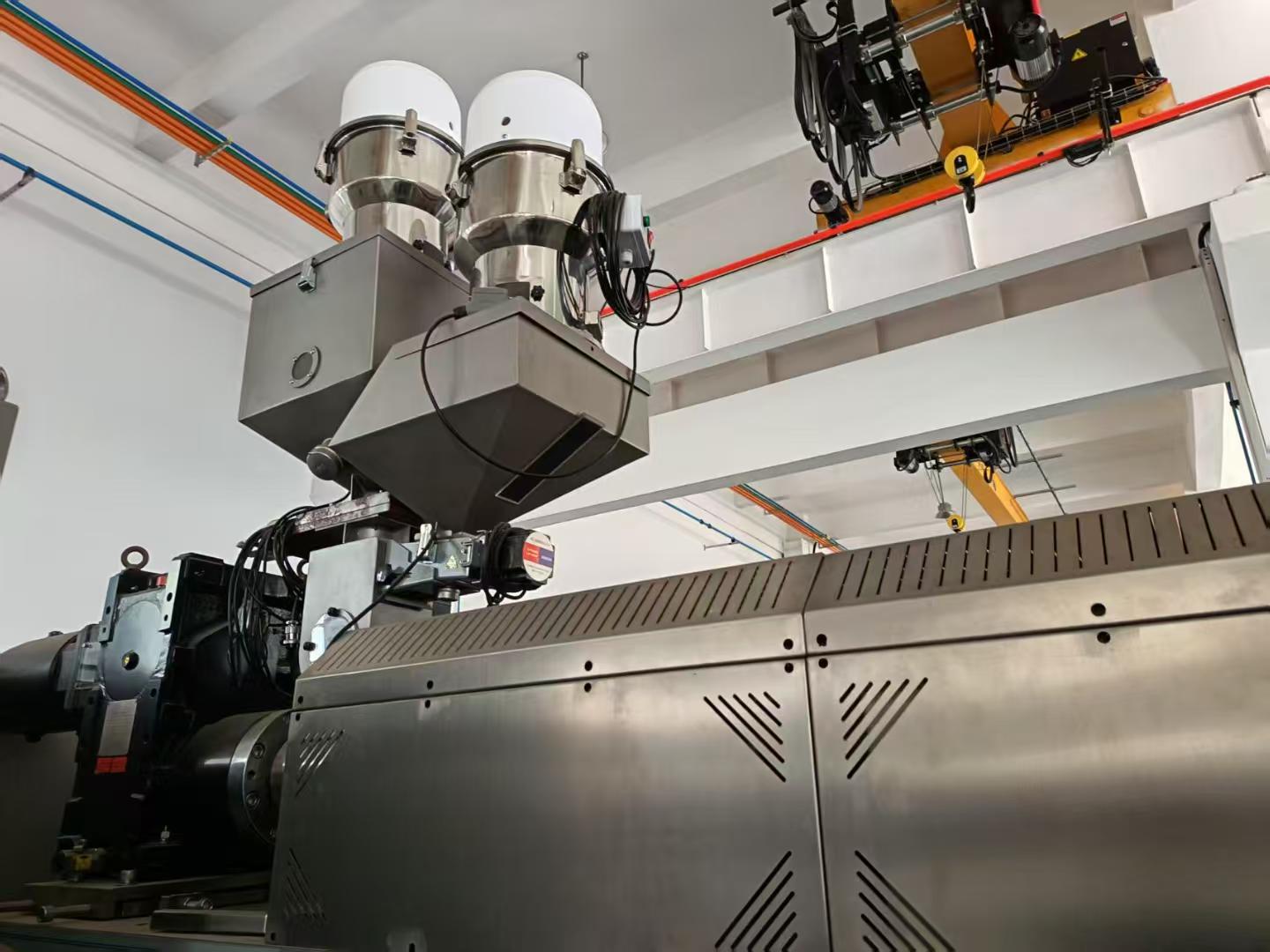 BFS Blow&Fill&Seal Jednorazowe wieloprześwitowe rurki Sterylne opakowanie Sterylne urządzenie z zakraplaczem/pipetą 