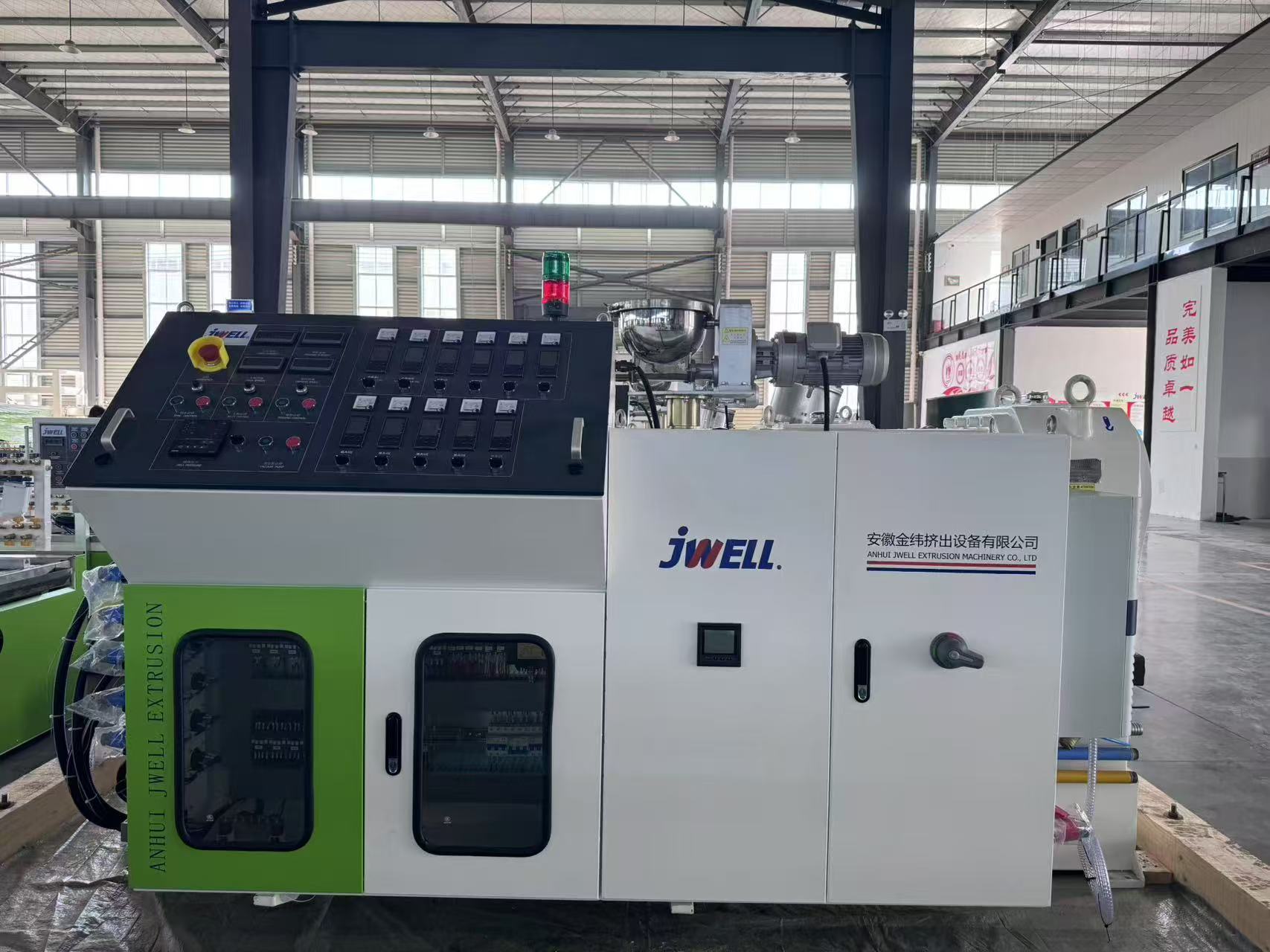W pełni automatyczna linia do produkcji paneli ściennych z PCV do dekoracji wnętrz